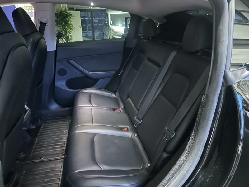 TESLA MODEL Y  LONG RANGE RWD 79 KW 600 KMS  2024