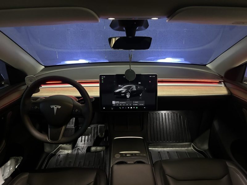 TESLA MODEL Y  LONG RANGE RWD 79 KW 600 KMS  2024