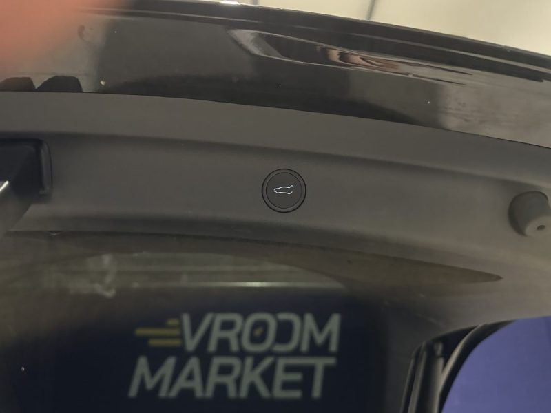 TESLA MODEL Y  LONG RANGE RWD 79 KW 600 KMS  2024