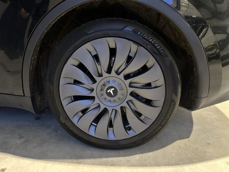 TESLA MODEL Y  LONG RANGE RWD 79 KW 600 KMS  2024