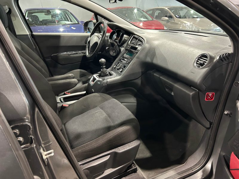 PEUGEOT 5008  PREMIUM 1.6HDI 110CH