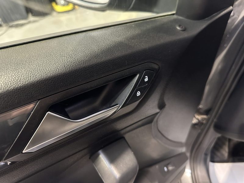 Volkswagen T-ROC 1.5 TSI 150ch  CARAT - TOIT OUVRANT / CAMÉRA / VIRTUAL COCKPIT