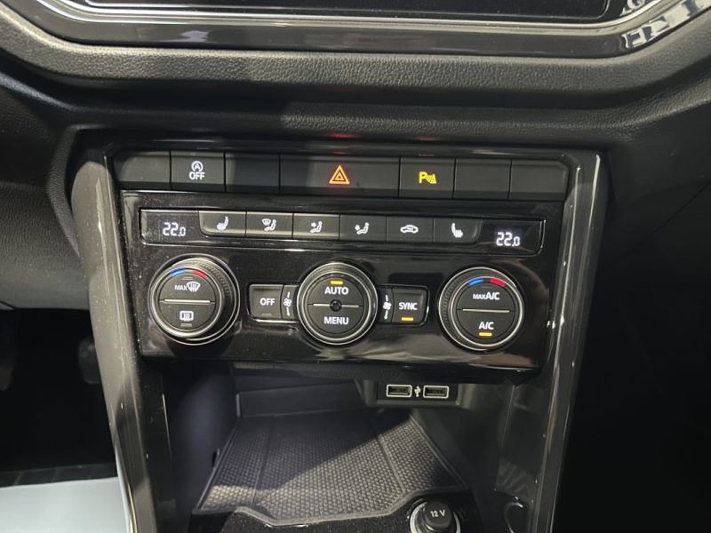 Volkswagen T-ROC 1.5 TSI 150ch  CARAT - TOIT OUVRANT / CAMÉRA / VIRTUAL COCKPIT