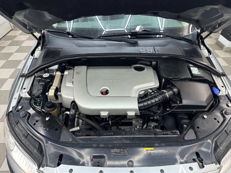 VOLVO XC70 2.4 D5 MOMENTUM AWD 185CV 