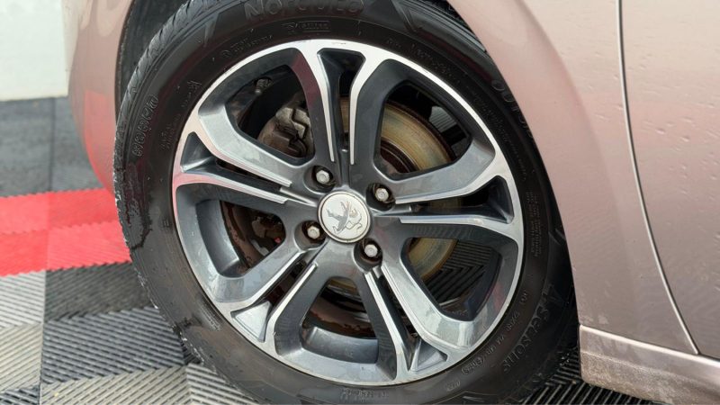 PEUGEOT 208 1.2 82 CV VTI ALLURE 5P 2013