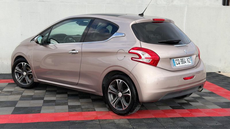 PEUGEOT 208 1.2 82 CV VTI ALLURE 5P 2013