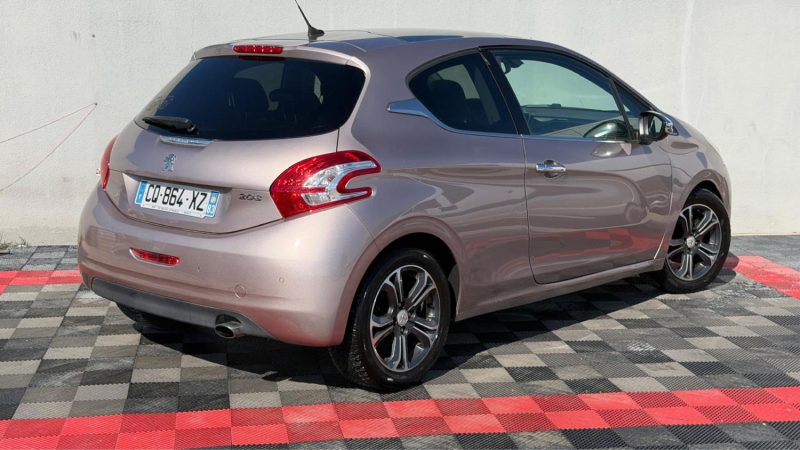 PEUGEOT 208 1.2 82 CV VTI ALLURE 5P 2013