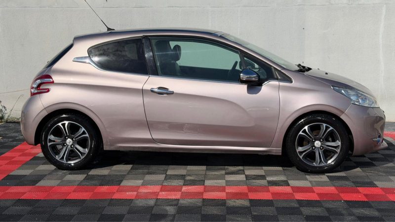 PEUGEOT 208 1.2 82 CV VTI ALLURE 5P 2013