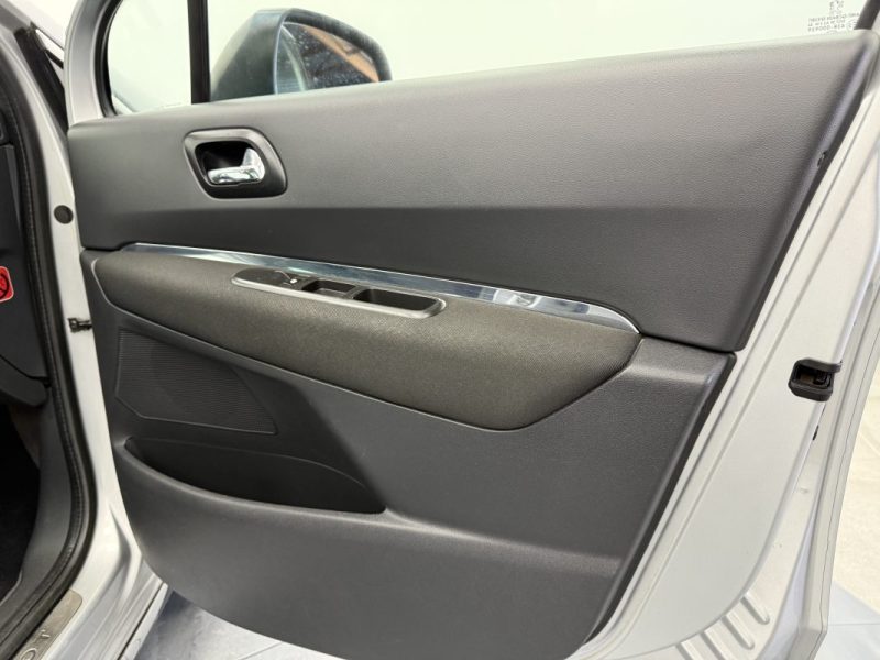 PEUGEOT 3008 1.6 HDI BVA 112CV