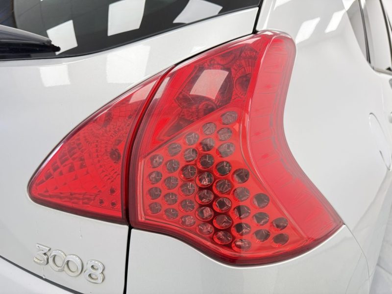 PEUGEOT 3008 1.6 HDI BVA 112CV