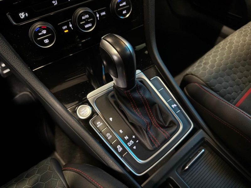 VOLKSWAGEN GOLF VII GTI 2.0 TSI 245 ch  PERFORMANCE DSG7 / TOIT OUVRANT + CARPLAY  + CAMERA /