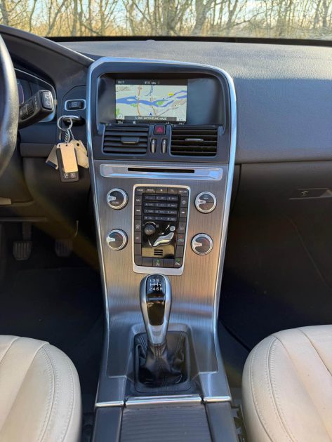 VOLVO XC60 D3 150CH MOMENTUM 2016