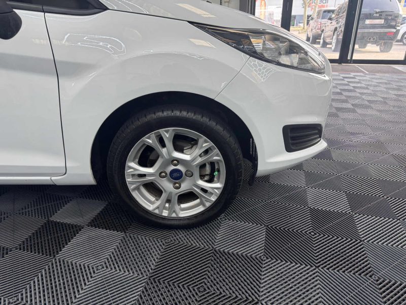FORD FIESTA 25000KMS GARANTIE 24 MOIS 1.6 TI VCT 105ch TREND BVA HIST.COMPLET 🇨🇵 