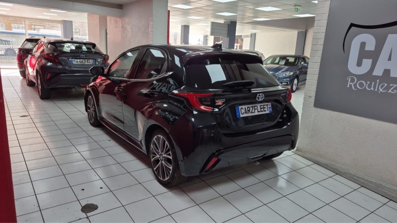 TOYOTA YARIS 4 BERLINE 116cv HYBRIDE ICONIQ + TOIT PANORAMIQUE/1 ERE MAIN/TVA RECUPERABLE