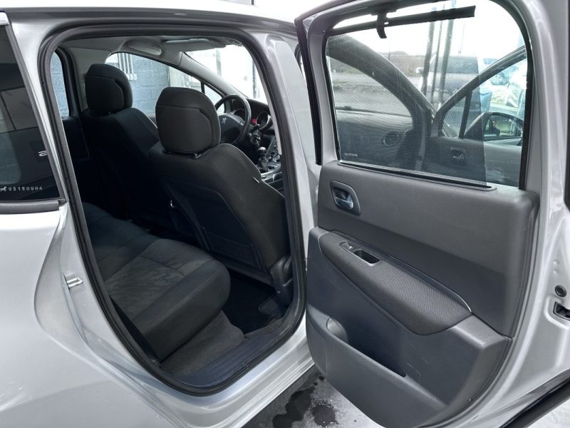 PEUGEOT 3008 1.6 HDI 16V 110 