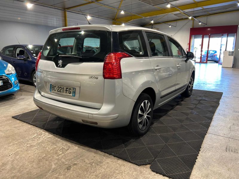 PEUGEOT 5008 1.6 HDI 110CH 