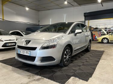 PEUGEOT 5008 1.6 HDI 110CH 