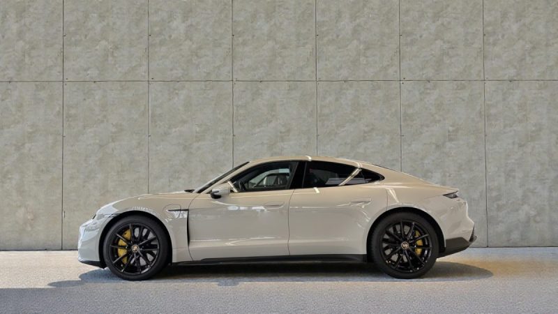 PORSCHE TAYCAN TURBO  S 