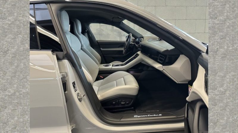 PORSCHE TAYCAN TURBO  S 