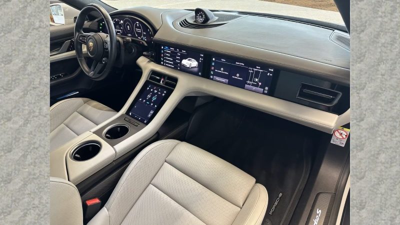 PORSCHE TAYCAN TURBO  S 