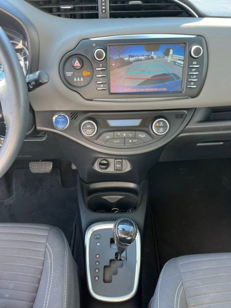 TOYOTA YARIS 100H FRANCE BUSINESS 2020