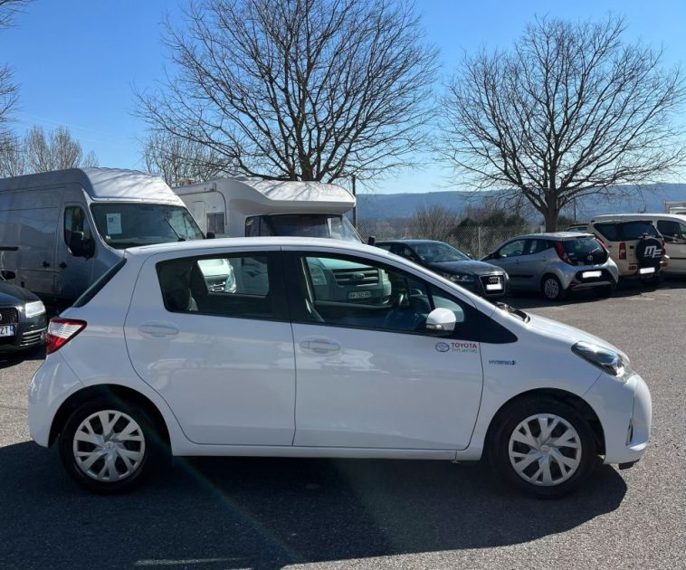 TOYOTA YARIS 100H FRANCE BUSINESS 2020