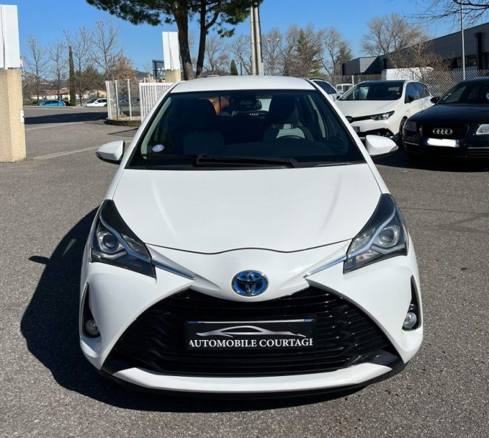 TOYOTA YARIS 100H FRANCE BUSINESS 2020