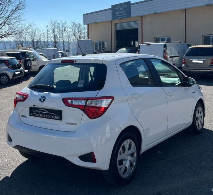 TOYOTA YARIS 100H FRANCE BUSINESS 2020