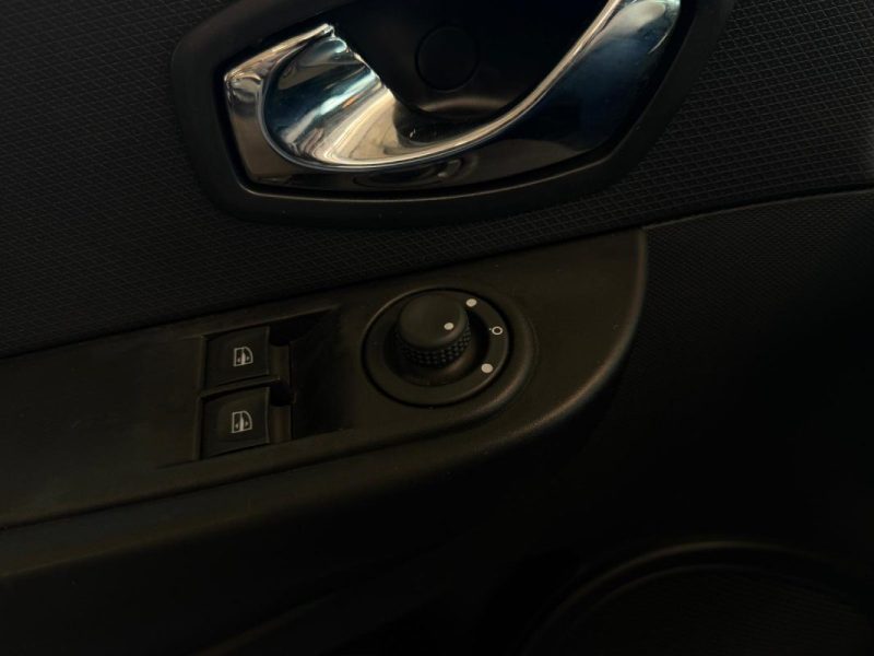Renault Clio IV 1.2i 73ch 🚗 Suivi 📋 Radar 🔊 Reprise 🔄 Garantie 🛡️