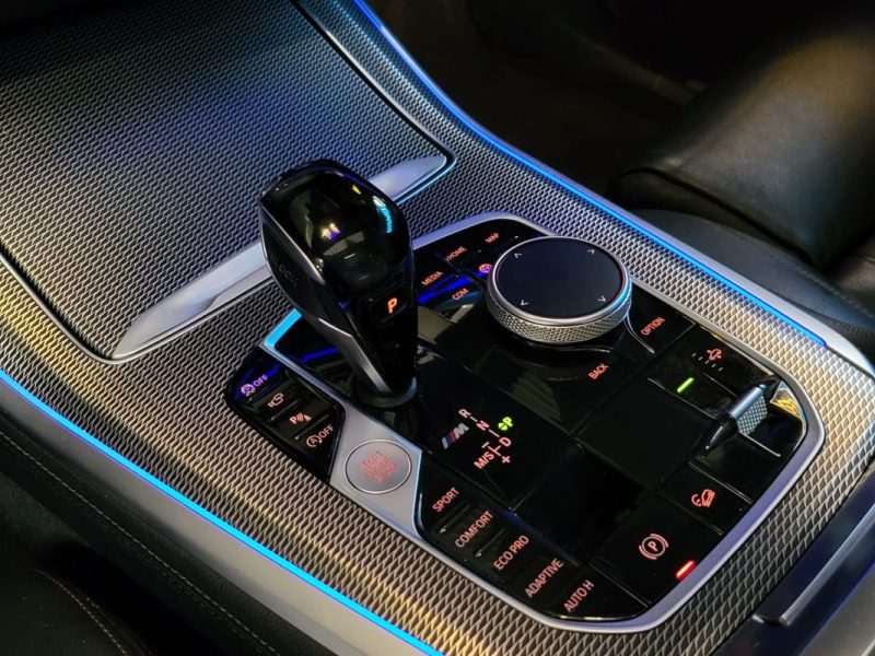 BMW X5 X-DRIVE M50D 400Cv TOIT OUVRANT / ATTELAGE / 360° / TÊTE HAUTE