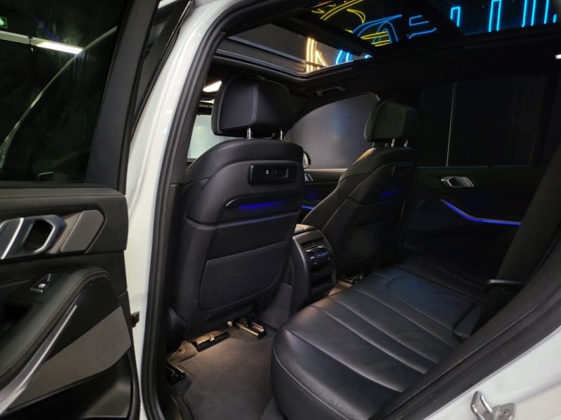 BMW X5 X-DRIVE M50D 400Cv TOIT OUVRANT / ATTELAGE / 360° / TÊTE HAUTE