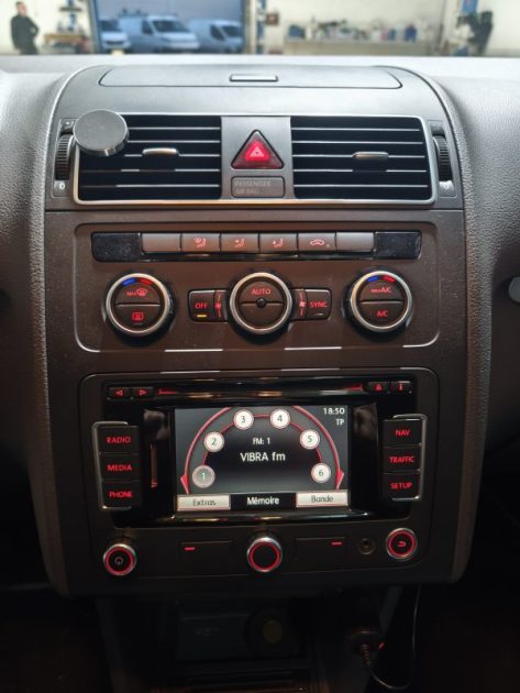 VOLKSWAGEN TOURAN 1.6 TDI 105CH FAP TRENDLINE SUIVIE ENTRETIEN DISTRI OK