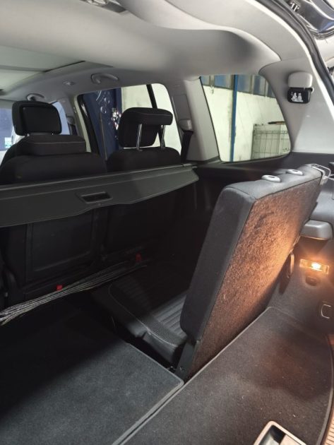 VOLKSWAGEN TOURAN 1.6 TDI 105CH FAP TRENDLINE SUIVIE ENTRETIEN DISTRI OK