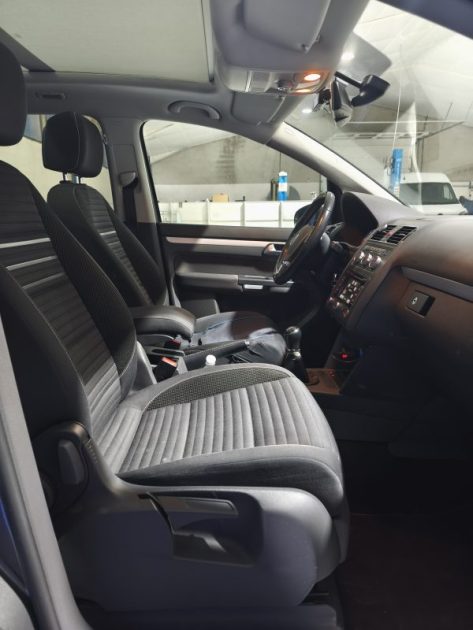 VOLKSWAGEN TOURAN 1.6 TDI 105CH FAP TRENDLINE SUIVIE ENTRETIEN DISTRI OK