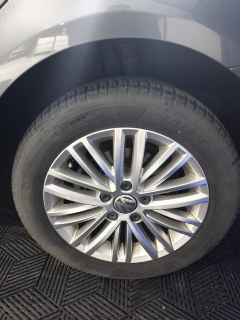 VOLKSWAGEN TOURAN 1.6 TDI 105CH FAP TRENDLINE SUIVIE ENTRETIEN DISTRI OK
