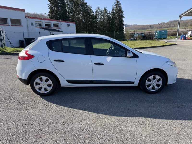 RENAULT MEGANEIII 1.5 DCI 110 AUTHENTIQUE 2011