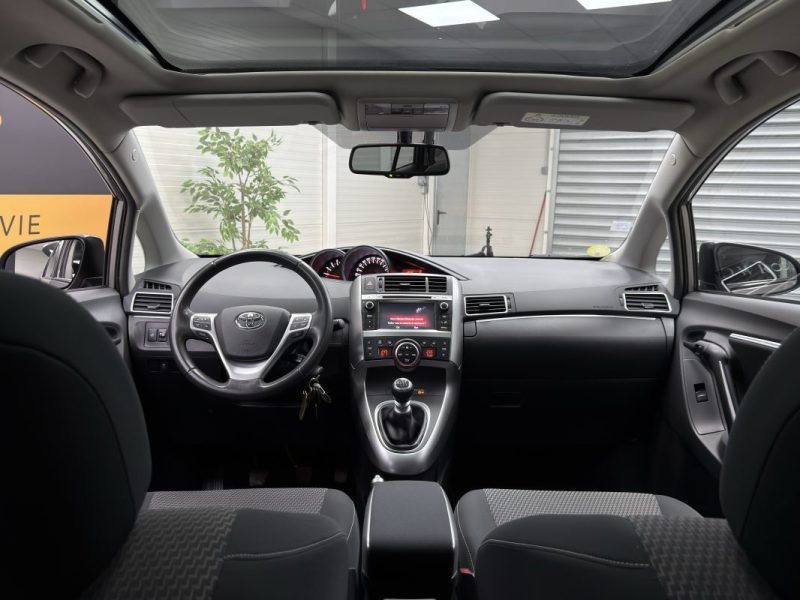 Toyota Verso (2) 112 D-4D - FEEL! SkyView - 7 places