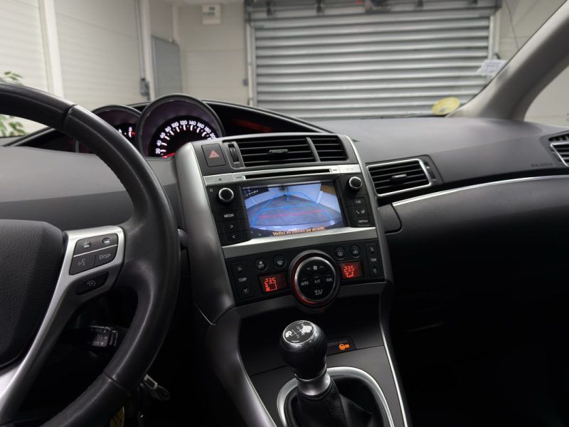 Toyota Verso (2) 112 D-4D - FEEL! SkyView - 7 places