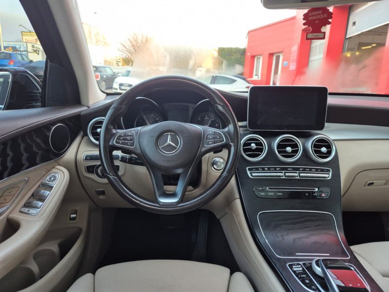 Mercedes GLC 250d 204 ch finition Fascination — le haut de gamme de la série.