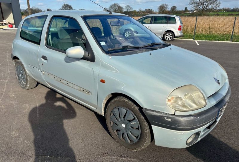 RENAULT CLIO 2 1.6i 1999 FINITION SI vente marchand ou pro