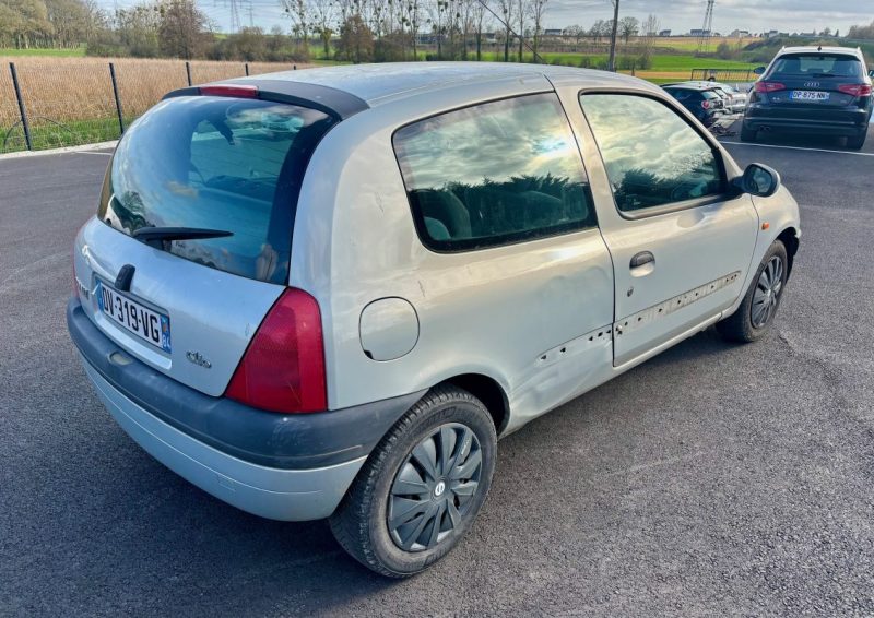 RENAULT CLIO 2 1.6i 1999 FINITION SI vente marchand ou pro