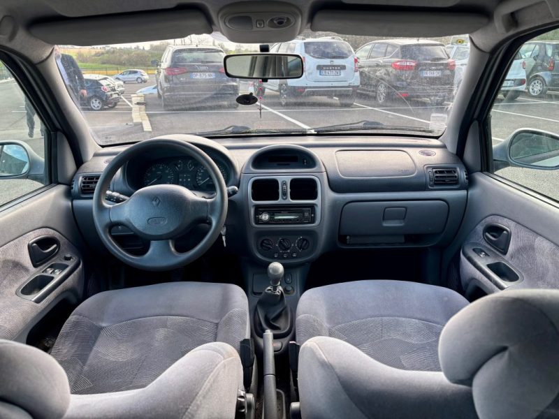 RENAULT CLIO 2 1.6i 1999 FINITION SI vente marchand ou pro