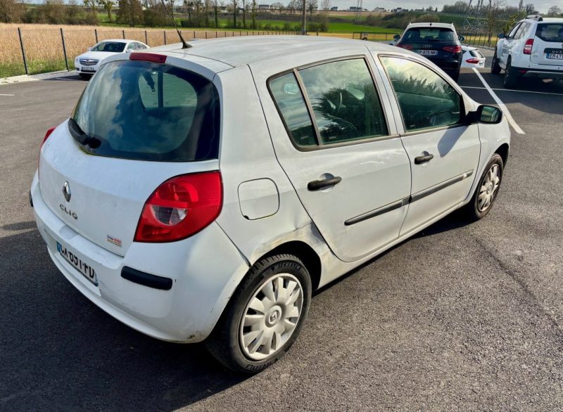 RENAULT CLIO III CONFORT A MARCHAND DYNAMIQUE 1.5DCI 70 2007