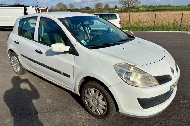 RENAULT CLIO III CONFORT A MARCHAND DYNAMIQUE 1.5DCI 70 2007