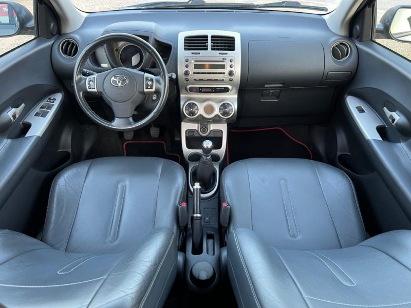 TOYOTA URBAN CRUISER 90 D-4D 2WD Life