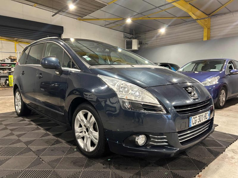 PEUGEOT 5008 1.6 HDI 110CH BMP6 