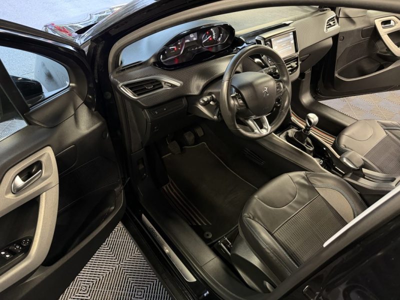 PEUGEOT 2008 URBAN CROSS 1.2 130 Cv 1ERE MAIN / 40 300 Kms CRIT AIR 1 - GARANTIE 1 AN