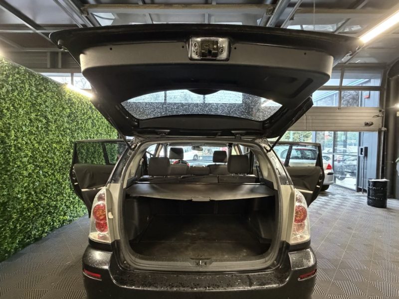 TOYOTA COROLLA VERSO II 2.2 D4-D 177cv / ECRAN GPS CAMERA RECUL ATTELAGE BVM6