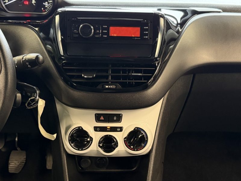 PEUGEOT 208 PHASE 2 LIKE 1.2 68 Cv PREMIERE MAIN / 16 800 Kms CRIT AIR 1 5 PORTES - GARANTIE 1 AN