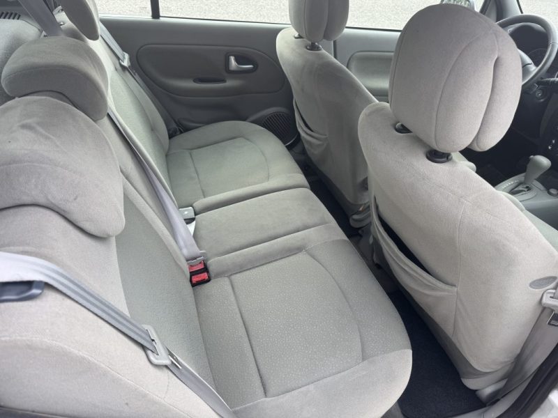 RENAULT  CLIO  1.4 AUTHENTIQUE CONFORT 2005